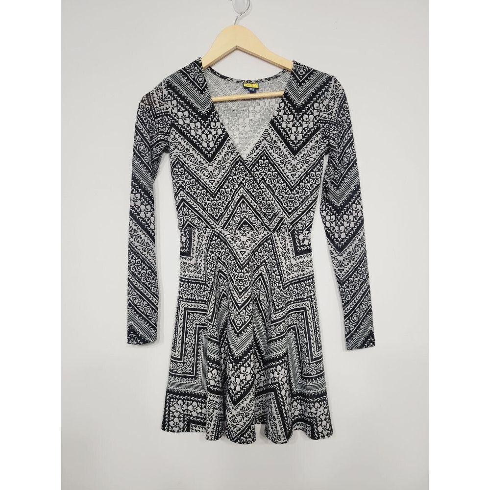 Prince & Fox Geometric Surplice Long Sleeve Skater Dress XS